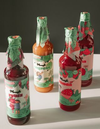 Úžasné sirupy z opravdového zralého ovoce. Dodržovat pitný režim je důležité, ale vodě to chce občas dodat šmrnc. Sirupy...